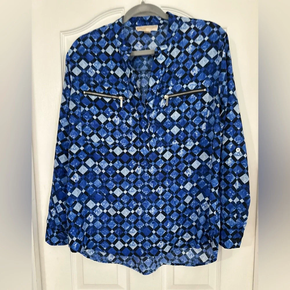 Michael Kors Blue and Black Geometric Top #tometogirl Fmedtersnean #summer